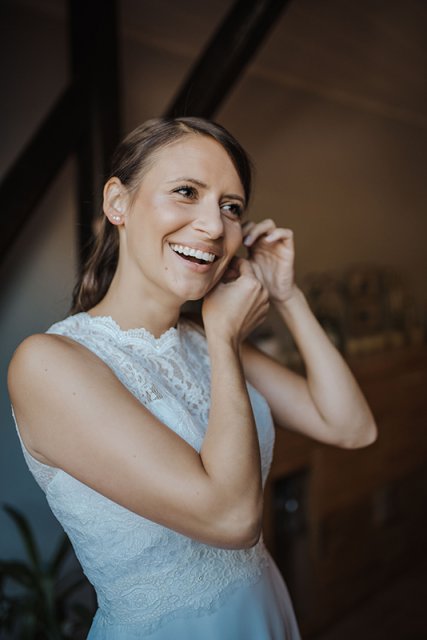 Braut und Bräutigam Getting Ready