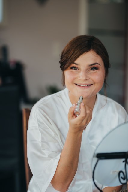 Braut und Bräutigam Getting Ready